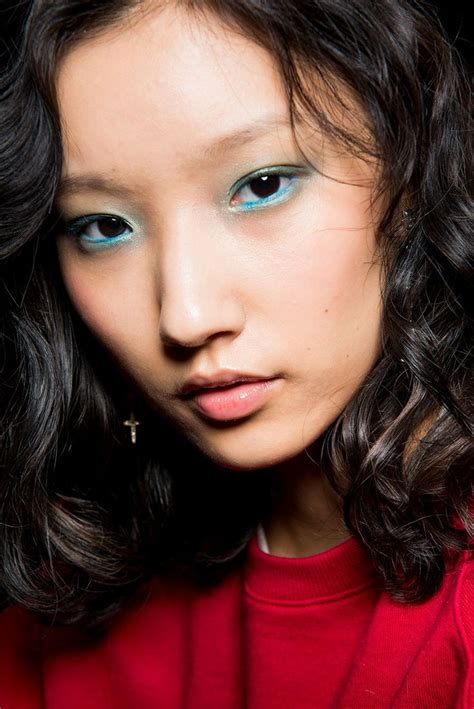 see the best makeup looks from fashion month so far holiday makeup looks makeup looks