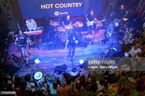 Red Hot Country Photos And Premium High Res Pictures Getty Images