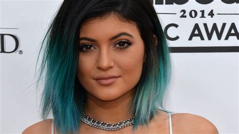 Kylie Jenner Has Gray Hair And No Its Not Just Part Of A Halloween
