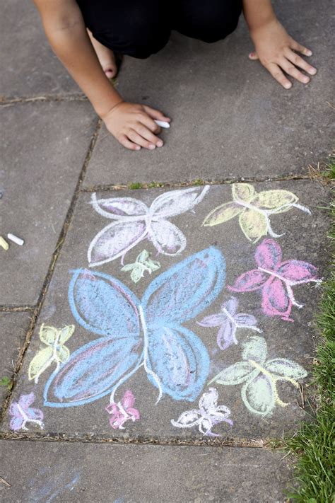 22 Playful Sidewalk Chalk Ideas To Inspire Children To Create Outdoors