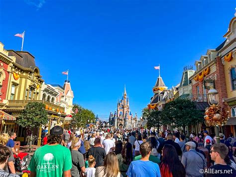 Photos The Holiday Weekend Crowds May Surprise You In Disney World