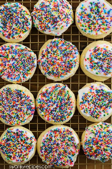 Different types of italian cookie recipes have been passed down through the centuries as part of the country's culinary tradition. Italian Christmas Cookies - Quick and easy Italian sugar cookies. This Christmas cookie recipe ...