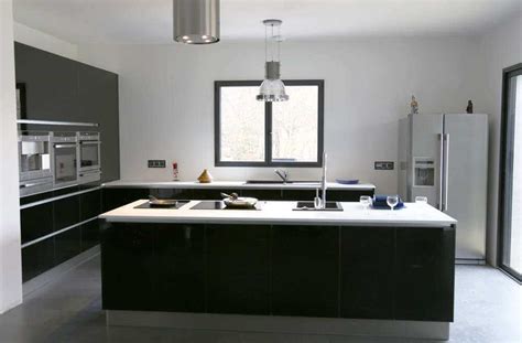 Cuisine équipée avec pose gratuite. Chantier cuisine équipée avec îlot central à St Thibaud de ...
