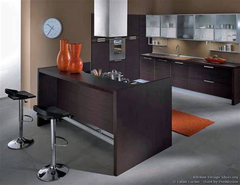 Our kitchen not only defines modern italian kitchen cabinets as preferential space dedicated to hospitality, but also expresses a passion for good food and the ability as well as tastes and personality of its occupants through objects and furniture. Latini Cucine - Classic & Modern Italian Kitchens