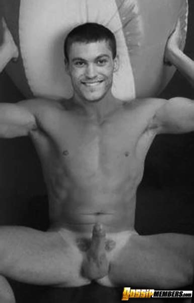 Brian Austin Green DRUNK LEAKED COCK PHOTO Naked Male Celebrities