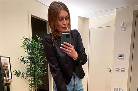 Notizie su krzysztof piatek a genova. Żona Piątka z rybacką siatką na stopach. Fanka może ...