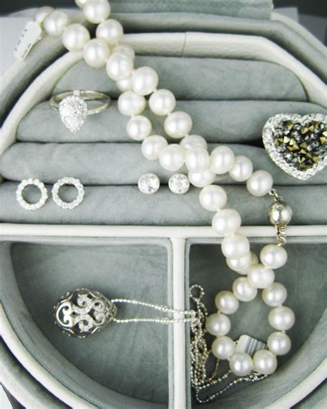 Adorn Jewels Brings a Little Sparkle at Christmas - Adorn Jewels