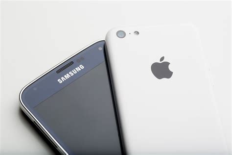 Samsung-Apple Smartphone Battleground Is Single Atom Thick: Tech | Apple smartphone, Smartphone ...