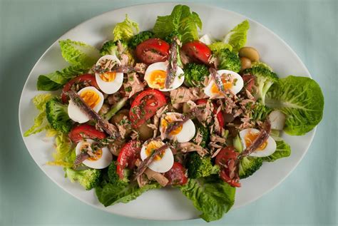 A Classic French Salad Ni Oise Recipe With Tuna Anchovy Potato