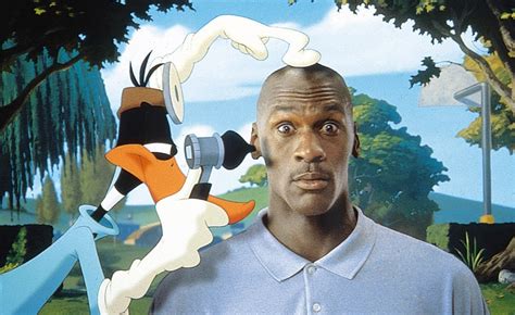 Bohaterowie kreskówek looney tunes z królikiem bugsem na czele porywają michaela jordana, by ten pomógł im wygrać ważny mecz koszykówki. Kosmiczny mecz w top 10 najpopularniejszych filmów na ...