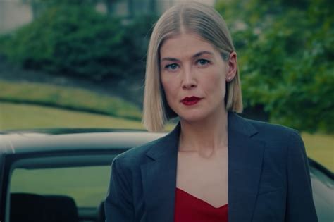 Netflix Review You Will Hate Rosamund Pike A Lot In I Care A Lot