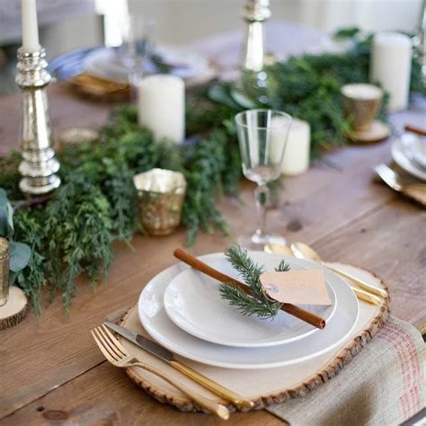 22 Pretty Christmas Table Decorations And Settings