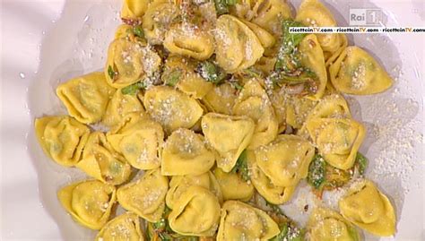 Le Ricette Della Prova Del Cuoco Tortelloni Di Robiola E Zucchine Con Salsa Ai Fiori Di Zucca