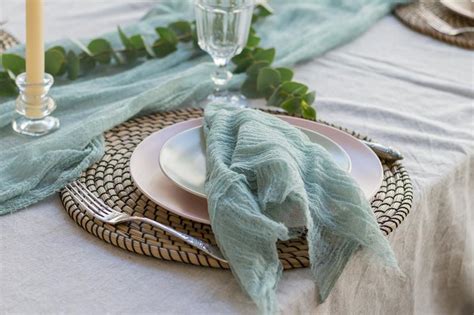 Port gratuit dès 75€ expédition rapide paiement 100% sécurisé garantie satisfait ou remboursé service. Tendance déco Mariage : le chemin de table en tissu
