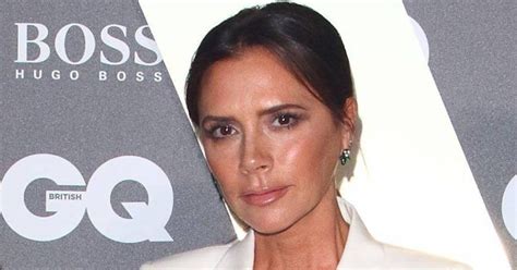 Explore the site, discover the latest collections for clothes, accessories, shoes and eyewear. Victoria Beckham wurde früher wegen ihres Aussehens gemobbt