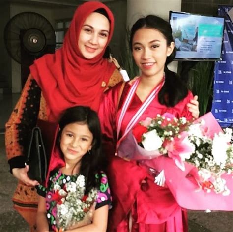 Kemudian kudengar suara bisikan mereka lagi…. Kepincut Duda dari Cut Keke, Begini Potret Dina Lorenza ...