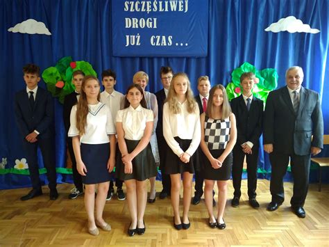 W 2021 koniec roku szkolnego wypada dokładnie w piątek, 25 czerwca, co oznacza, że zakończenie roku szkolnego odbędzie się za około 6 miesięcy, bądź jak. Szczęśliwej drogi już czas……zakończenie roku szkolnego ...