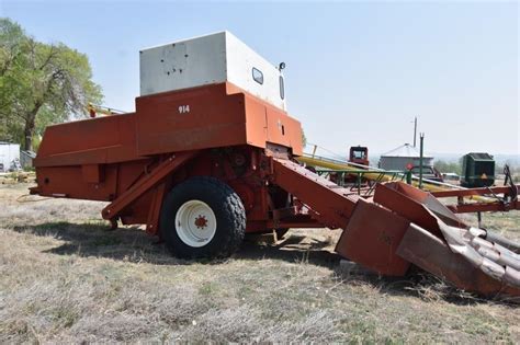 Sold International Harvester 914 Combines With Hrs Tractor Zoom