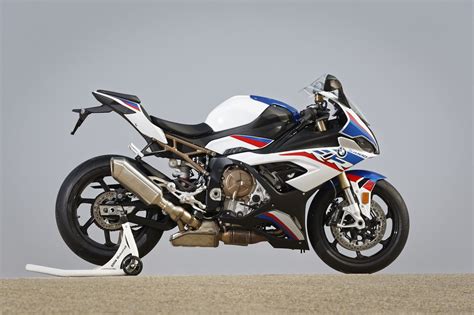 Bmw s 1000 rr is a sports bike available at a price range of rs. Motorrad Vergleich BMW S 1000 RR 2021 vs. Ducati Panigale ...