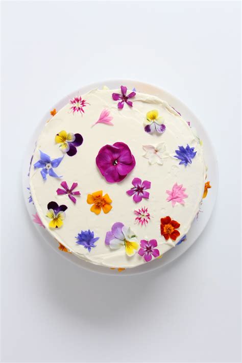 Flowerfetti Cake With A Natural Funfetti Sponge Bolo Geode Geode