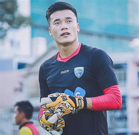 Goalkeeper Bui Tien Dungs Future In Hanoi Fc In Doubt