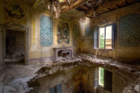 15 Photos Of Abandoned Living Rooms In Decay Urban Photography By