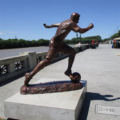 Monumento A Lionel Messi Буэнос Айрес лучшие советы перед посещением