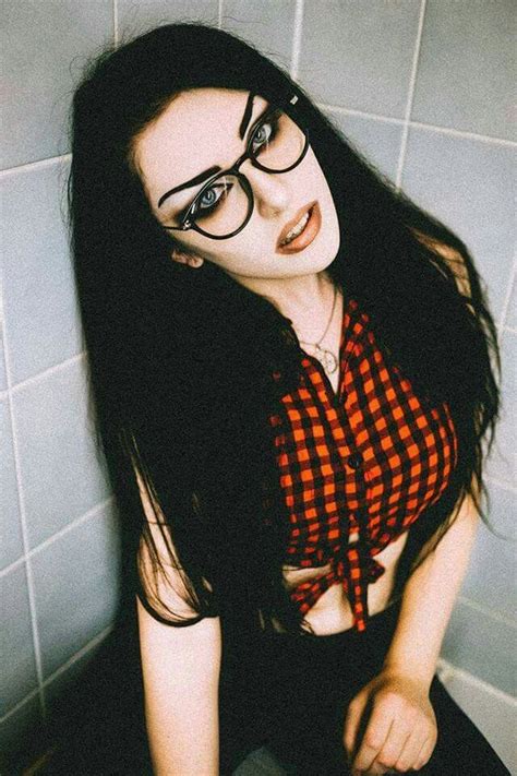 Girls With Glasses Hot Goth Girls Goth Beauty Girls With Glasses