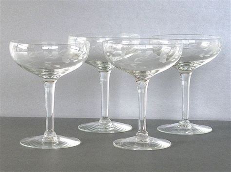 Vintage Etched Champagne Glasses Set Of 4 Etsy Vintage Champagne
