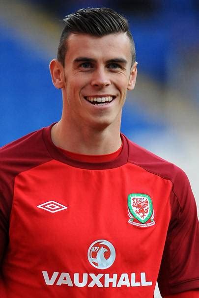 His body is perfectly belongs to workmanlike player & is known to run faster & faster. Gareth Bale Hair Cut & Style 2013 - Biography & Book ...