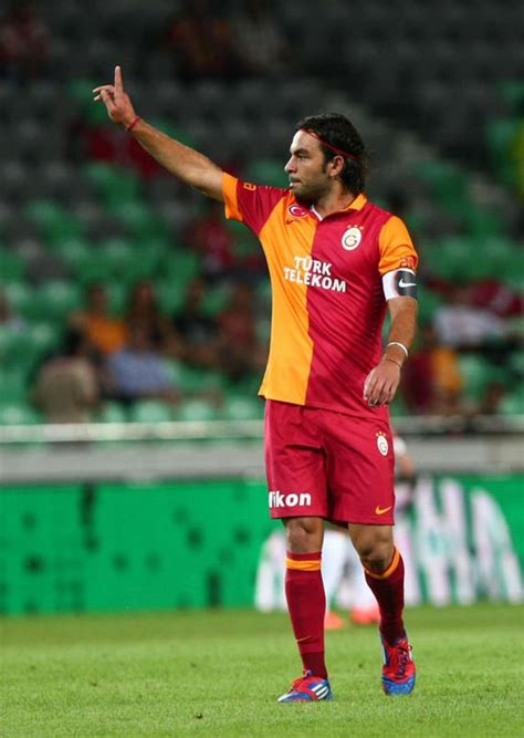 Selçuk i̇nan, 1985 yılında i̇skenderun'un karaağaç mahallesi'nde bakkal bir babanın çocuğu olarak dünyaya geldi. Selcuk Inan Cilginligi ! | Galatasaray Haberleri