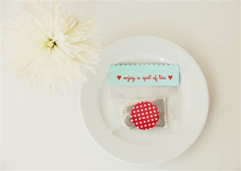 A little baking 101 and you have this diy wedding party favor in the bag! Something Green: DIY Favors: Tea Bags