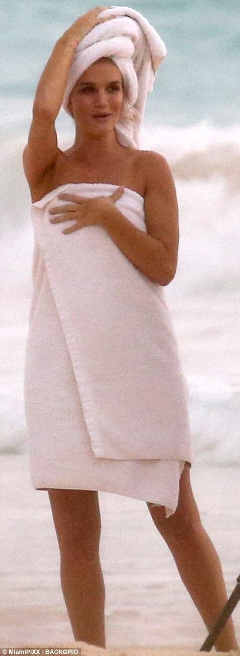 Rosie Huntington Whiteley Poses Topless On Bahamas Beach Daily Mail