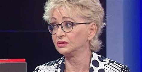 By giorgio662015 on 30 marzo 202030 marzo 2020 in gossip tagged antonella elia, carriera, casa, enrica bonaccorti, gossip, grande fratello vip 2020, squalificata, tv, vip leave a comment. Enrica Bonaccorti ieri e oggi: guarda com'è cambiata! Foto ...