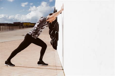 Free Photo Fitness Man Doing Push Ups Against Wall