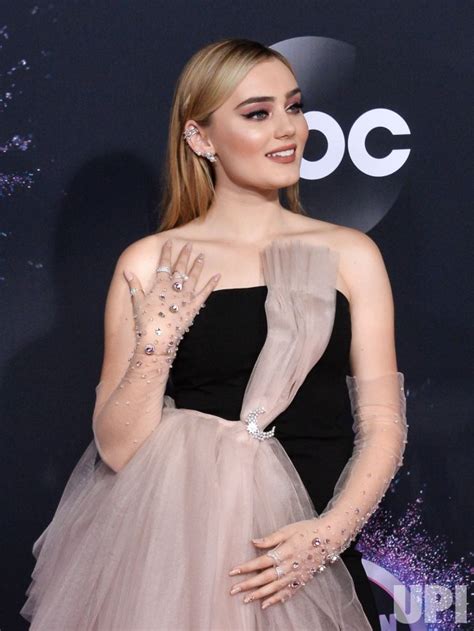 photo meg donnelly attends american music awards in la lap20191124030
