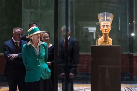 Egypt S Lost Queen Nefertiti May Lie Concealed In King Tut S Tomb King Tut Tomb Nefertiti