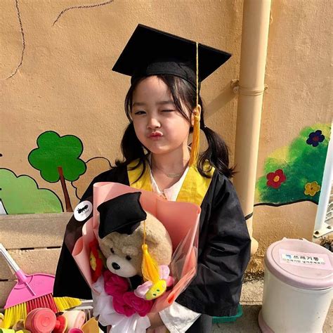 KWON YULI on Instagram: "So cute💖💖💕 . FOLLOW THE ORIGINAL ...