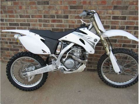 Featuring a thoroughly refined engine, revised frame, new suspension settings and new brakes, the yz250f continues to dominate the competition with the best balance of power. Buy 2007 Yamaha YZ250F on 2040-motos