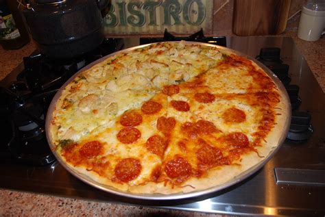 The Half And Half Pizza Pizza Photo 33490597 Fanpop