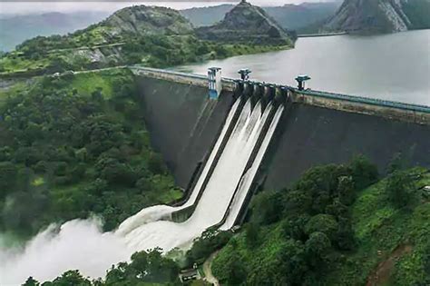 The idukki dam is a double curvature arch dam built throughout the periyar river in a slim gorge between granite hills locally known as kuravan and kurathi in kerala, india. Mullaperiyar Dam: Will Tamil Nadu's Boon Be Kerala's Doom ...