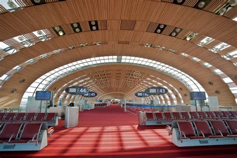 Terminal 2e De París El Aeropuerto De Charles De Gaulle Fotografía