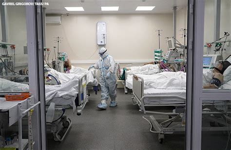 Covid 19 Cases Rise In Russia As Health Workers Pay The Price For Ppe