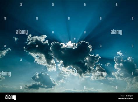 High Sun Rays Hi Res Stock Photography And Images Alamy