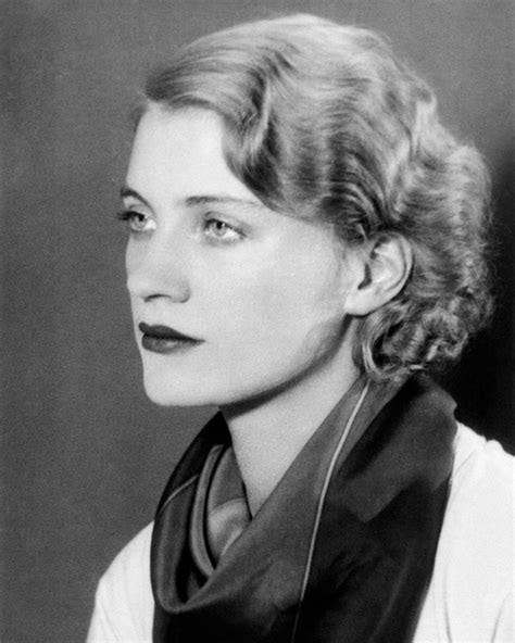 Miller abandoned new york in 1934 to marry the distinguished egyptian aziz eloui bey and moved with him to cairo. Women in the arts: Lee Miller, Buro 24/7 Australia, Buro ...
