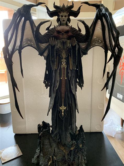 Diablo Lilith Statue Arrives To Buyers Ahead Of October 16 News Icy Veins