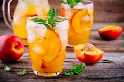Peach Cocktail Recipe Vodka Tyree Edgar