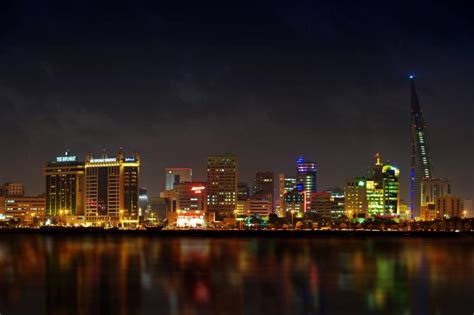 Business travel and tourism concept with modern architecture. Bahrain: Im Formel 1-Tempo in die Zukunft | CHEManager