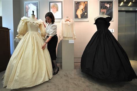Diana's maximalist wedding gown for her july 29, 1981 wedding to prince charles was a joint collaboration between the princess and husband and wife design duo david and elizabeth emanuel. Kate's Gown Fetches £8m on Display (Britan's Historic ...