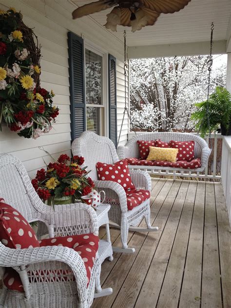 79 Beautiful Farmhouse Front Porches Decorating Ideas